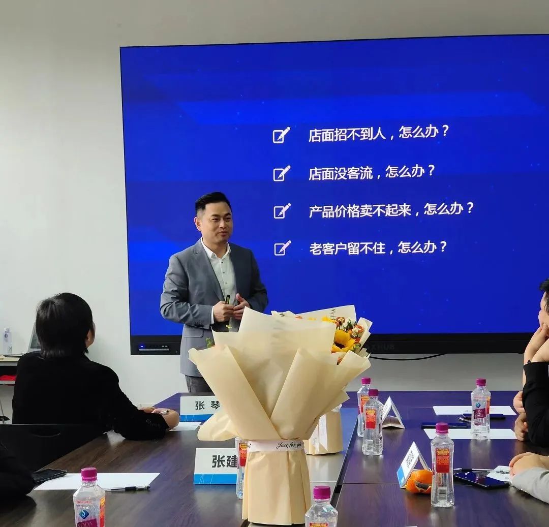 聚焦·深耕·微雕——卡百利藝術涂料成都經銷商會議召開